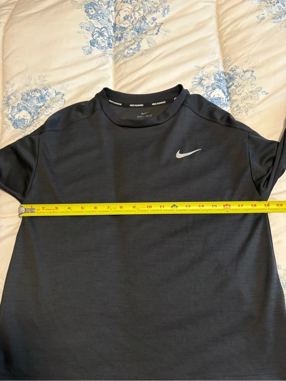 Nike Running Shirt Men's Medium Black Dri-FIT Long Sleeve Top Athletic Gym Sport